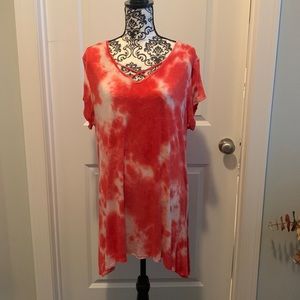 Women’s cap sleeve shark bite hem tie dyed t-shirt.